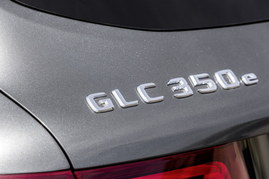 2019-Mercedes-GLC-350e-1.jpg