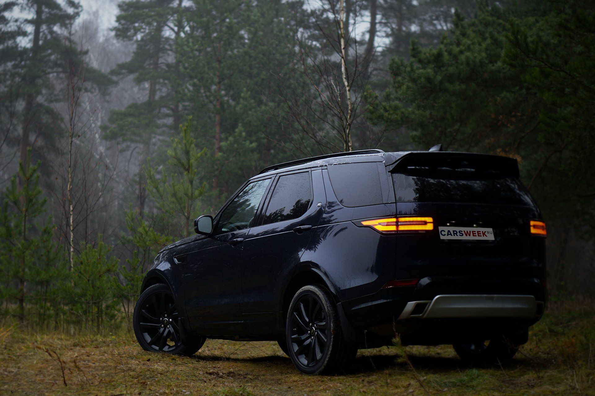 Дискавери док. Range Rover Discovery 2021. Range Rover Discovery 2021 черный. Ленд Ровер Дискавери 5 черный. Land Rover Discovery 5 2021 Black.