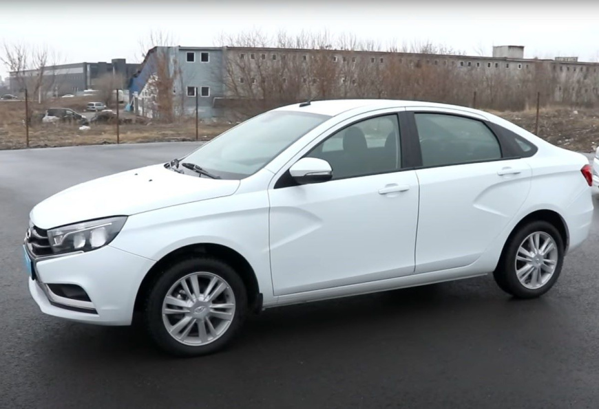 lada_vesta_2015.jpg