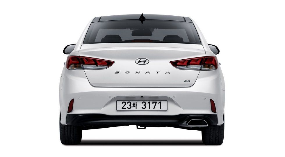 Рестайлинговая версия седана Hyundai Sonata: вид сзади