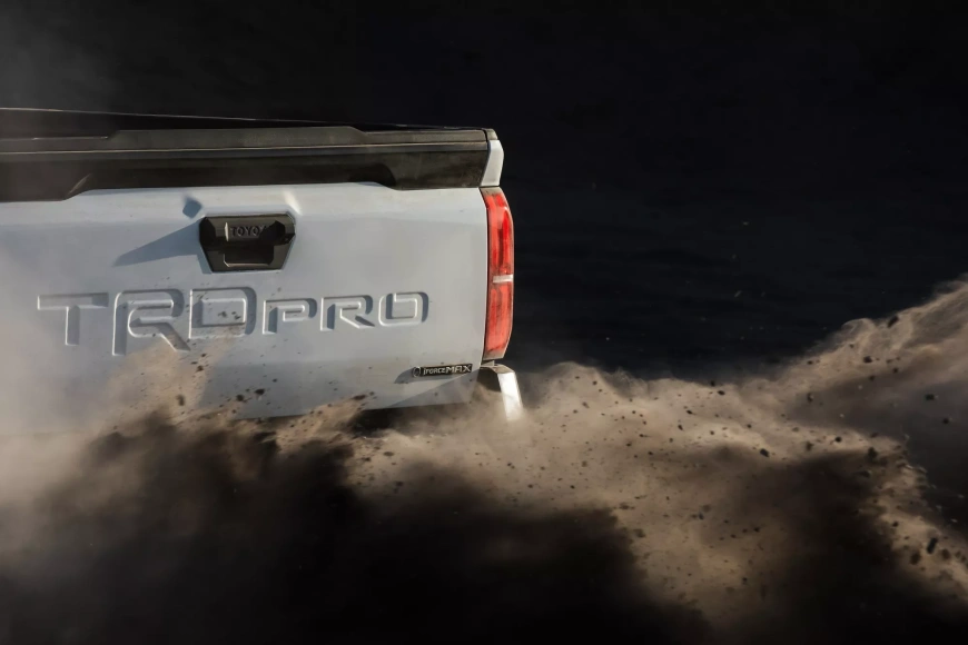 2024-Toyota-Tacoma-teasers-2.webp