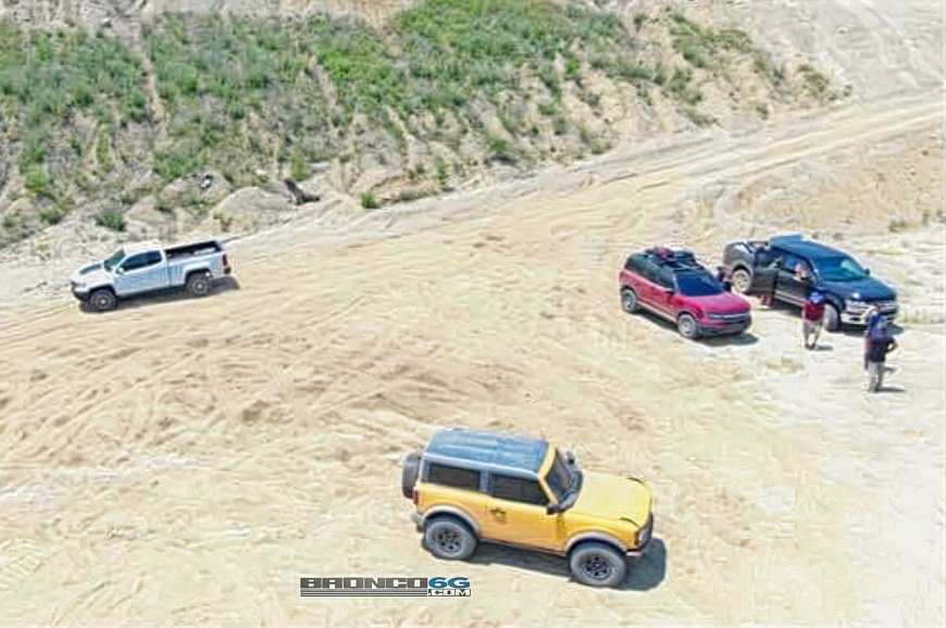 2021-Ford-Bronco-and-Bronco-Sport-spied-uncovered.jpg