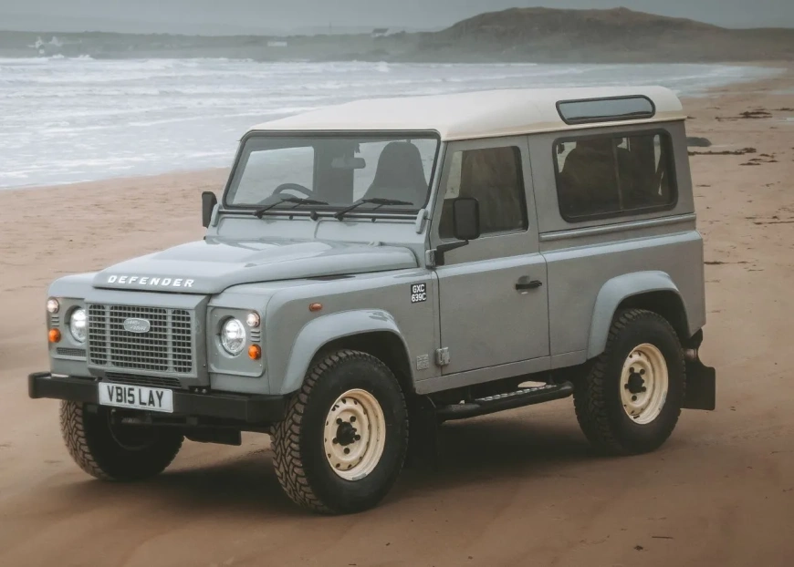 land-rover-classic-defender-works-v8-islay-edition-202394664-1683047185_7.webp