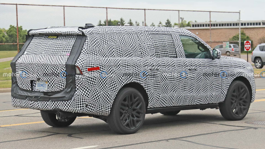 2025-lincoln-navigator-spy-photos (1).jpg