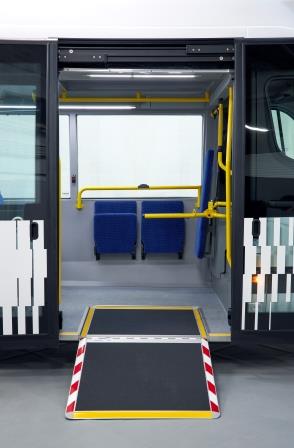 салон электрического микроавтобуса на топливных элементах Renault Master City Bus H2-TECH.jpg