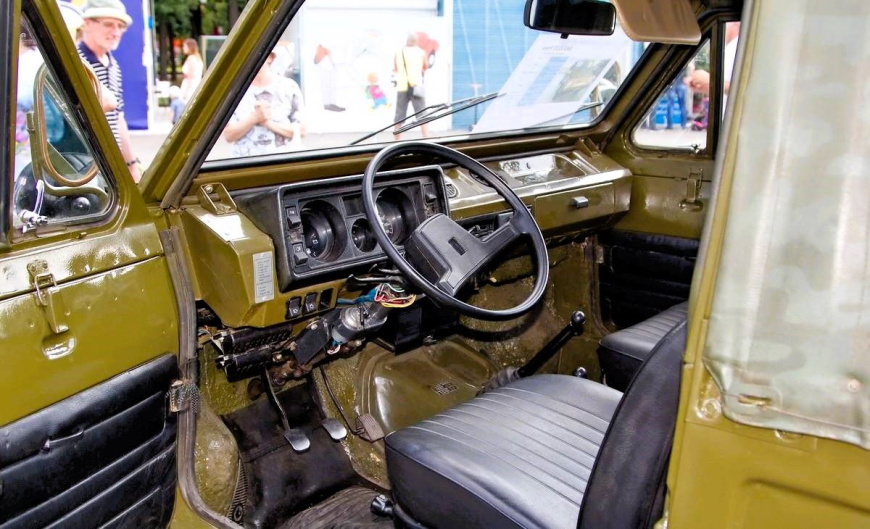 salon_vaz_2122.jpg salon_vaz_2122.jpg