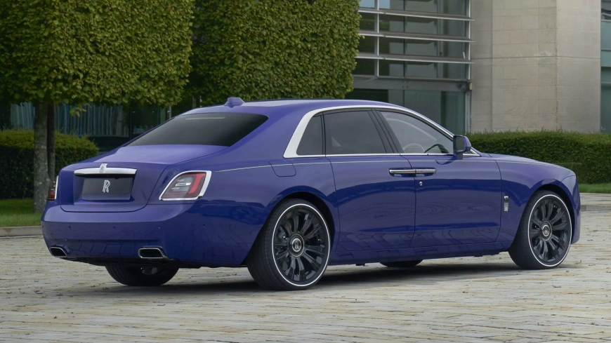 2023-Rolls-Royce-Ghost-2-2048x1152.webp
