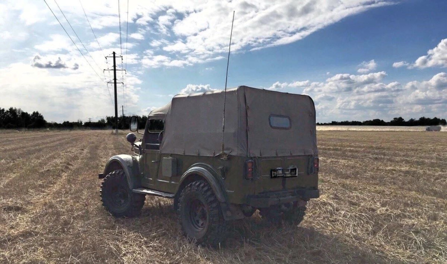 gaz_69_po_polyu.jpg