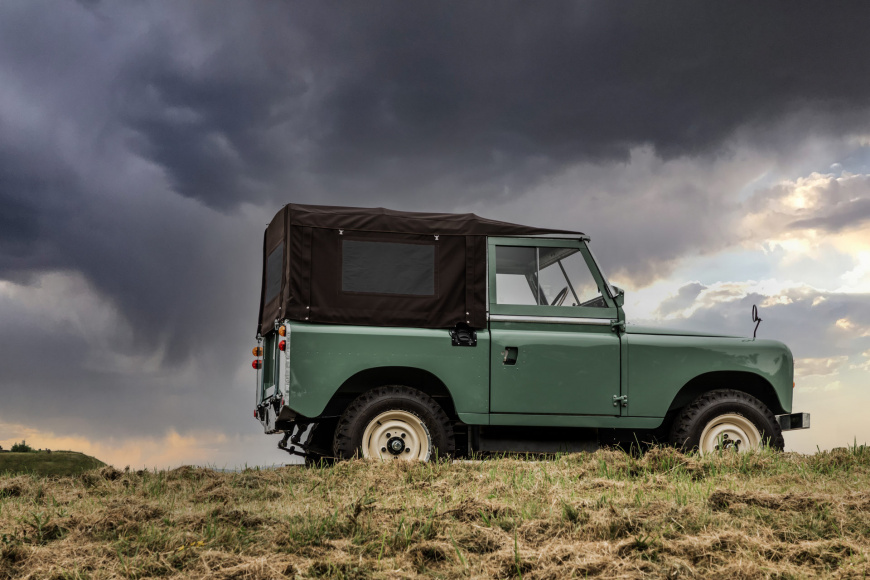 Everrati-Land-Rover-Series-IIA-5.jpg