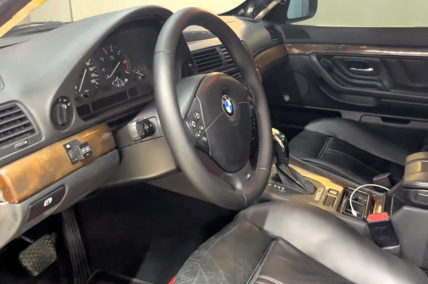 salon_bmw_38.jpg salon_bmw_38.jpg