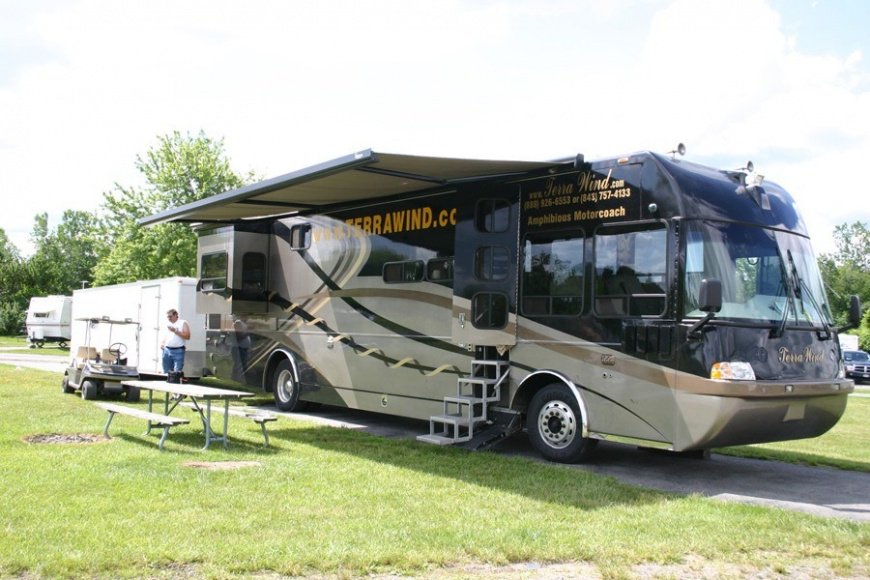 the-terra-wind-amphibious-motorhome-is-most-luxurious-crazy-way-to-vacation_6.jpg