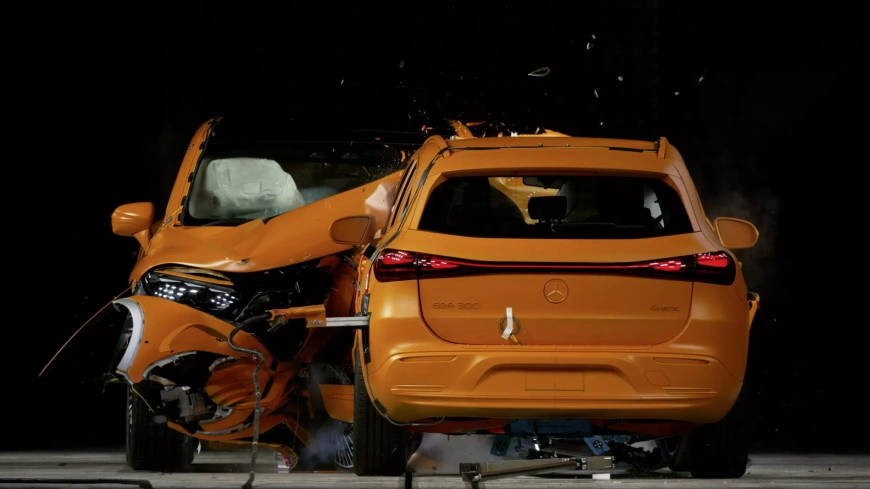 2023-Mercedes-Crash-EV-Crash-Test-14-2048x1152.webp
