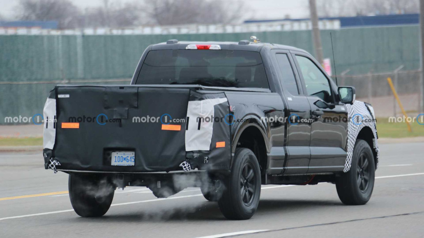 2024-ford-f-150-rear-view-facelift-spy-photo.jpg