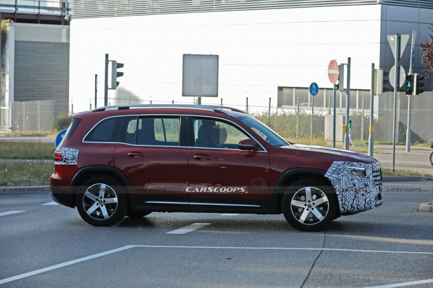 Mercedes-Benz-GLB-Facelift-Scoop-8.jpg