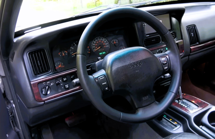 salon-Jeep-Grand-Cherokee-ZJ .jpg salon-Jeep-Grand-Cherokee-ZJ .jpg