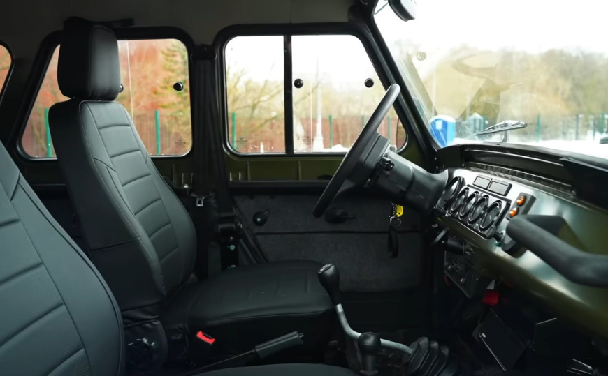 salon_uaz_hanter.jpg salon_uaz_hanter.jpg