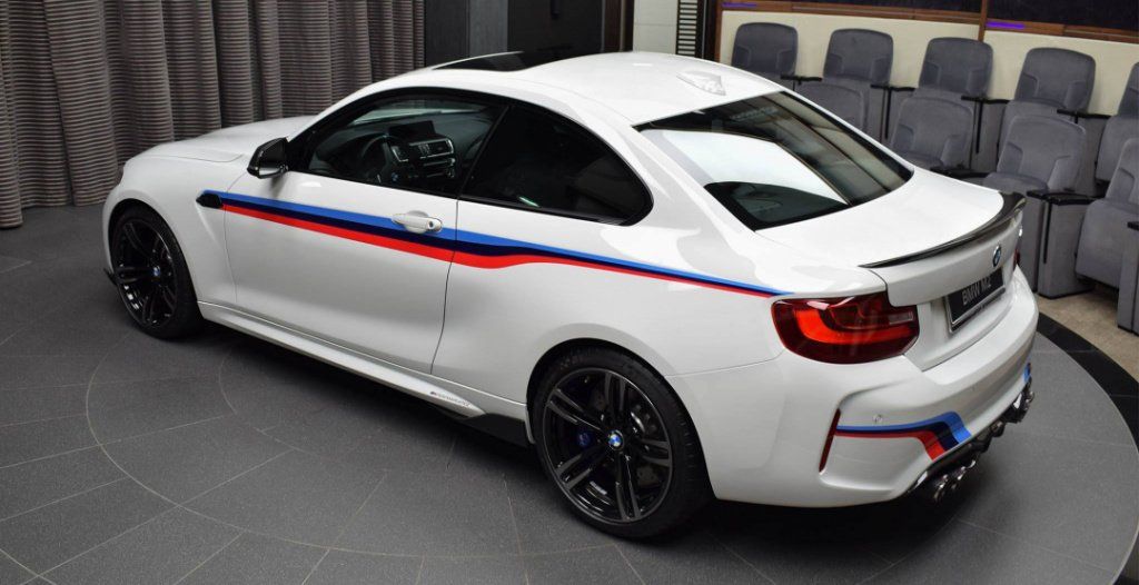 BMW M2 M Performance: вид сбоку