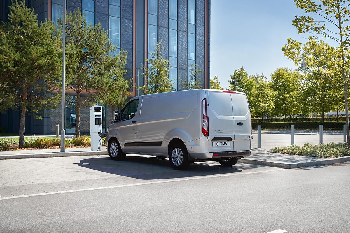 2018_FORD_TRANSIT_CUSTOM_HYBRID-1.jpg