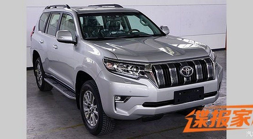 Новая версия внедорожника Toyota Land Cruiser Prado вид спереди