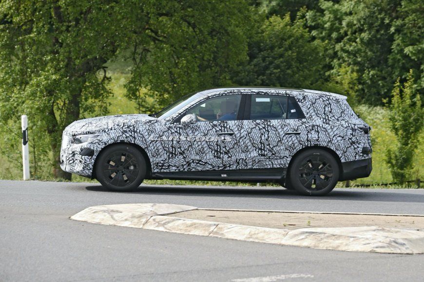 2022-Mercedes-Benz-GLC-spy-shots-7.jpg