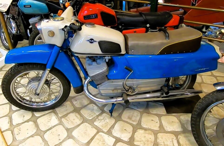 moto_ij_555.jpg moto_ij_555.jpg