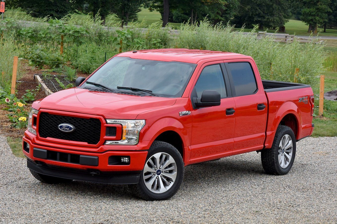 2018-Ford-F-150-front-three-quarter-04.jpg