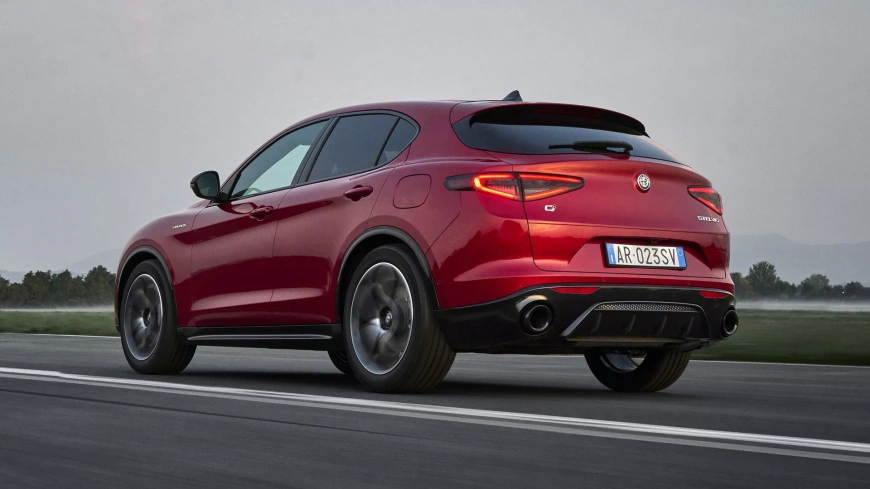 2023-Alfa-Romeo-Stelvio-Veloce-4s.webp