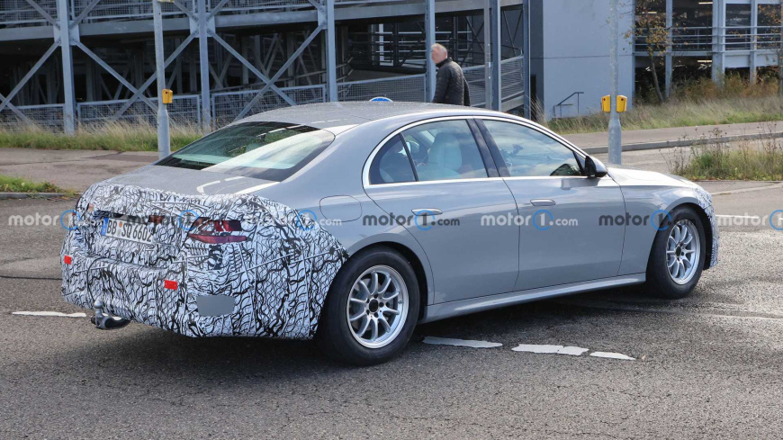 next-gen-mercedes-benz-e-class-sedan-side-view-spy-photo.jpg