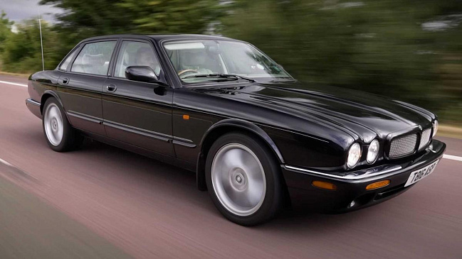 Ричард Хаммонд выкупил автомобиль Jaguar XJR, который продал 12 лет назад