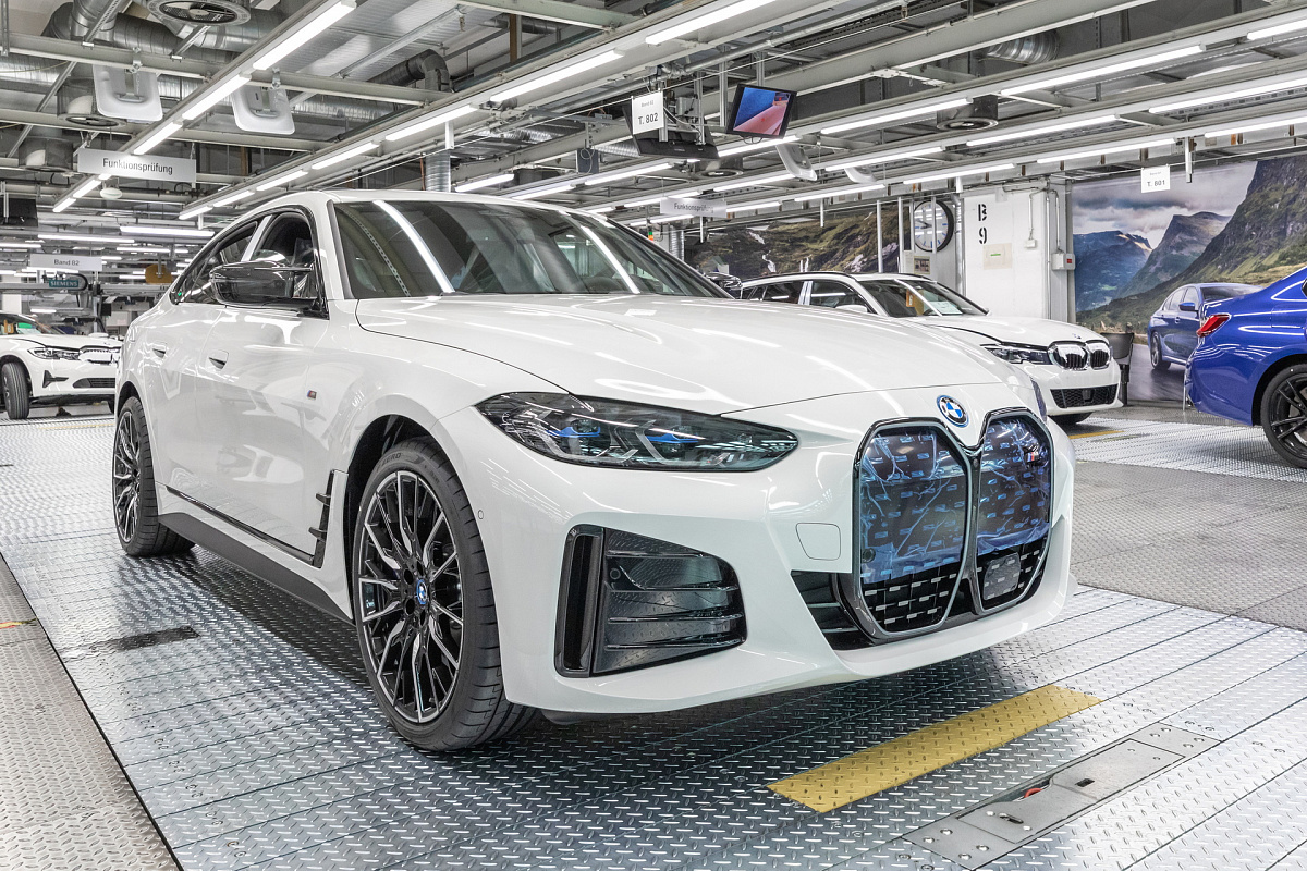 В Мюнхене начался серийный выпуск первого электрокара BMW i4
