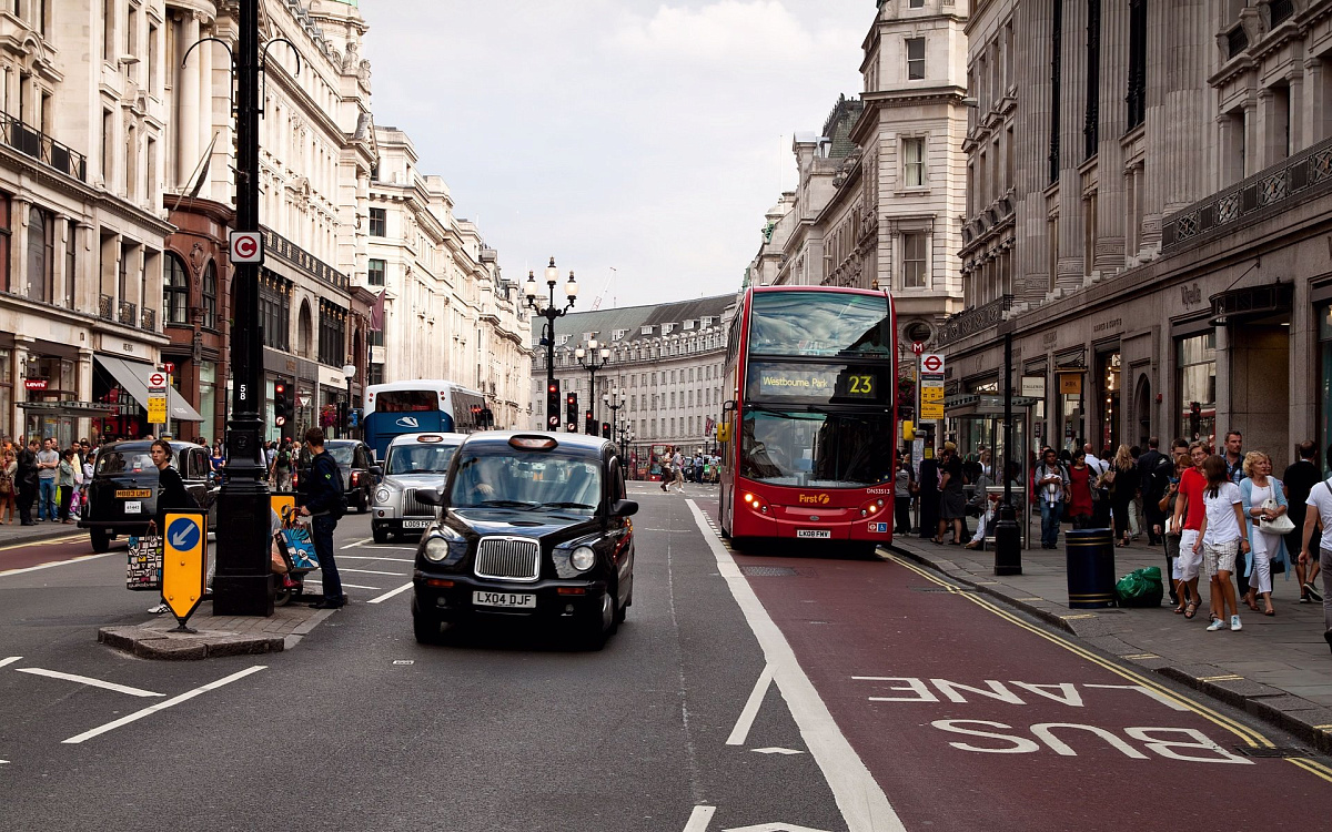 Лондон вводит прогрессивные тарифы за парковку для борьбы с загрязнением