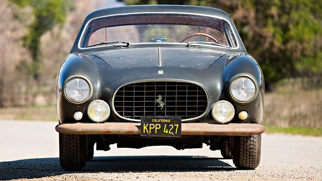 На аукцион выставят спорткар Ferrari, простоявший в гараже более 50 лет 