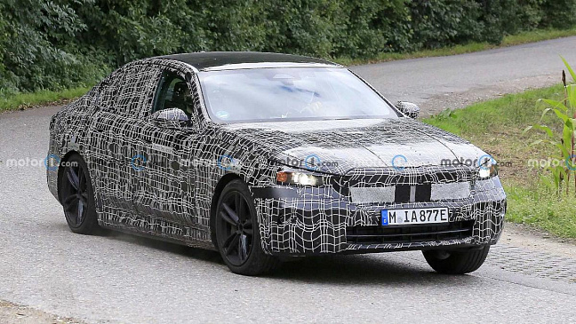 Компания BMW тестирует гибридные и электрические версии 5 Series 2023 модельного года 