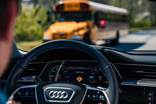 Концерн Audi учит свои автомобили распознавать школьные зоны