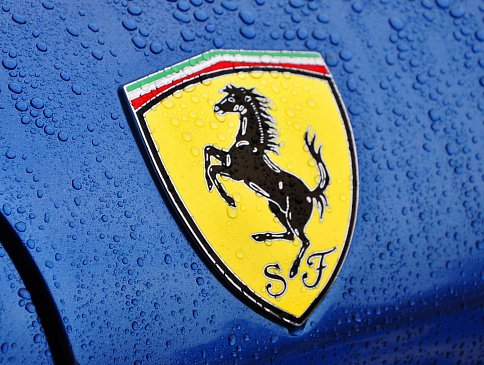 Ferrari планирует расширить бренд с помощью новой линии одежды и ресторана