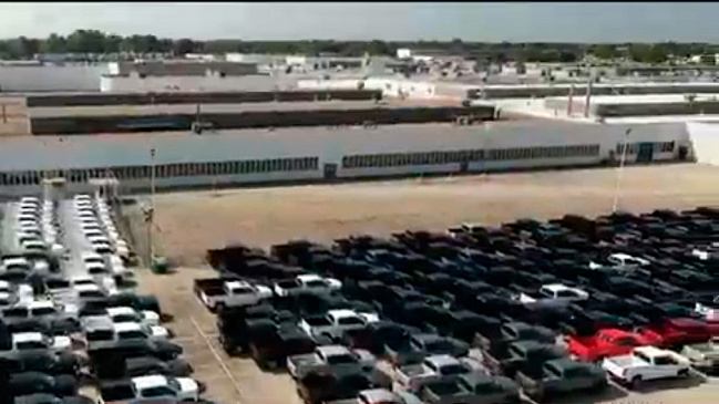 Концерн General Motors хранит 7000 пикапов без микрочипов на бывшем заводе микрочипов в США