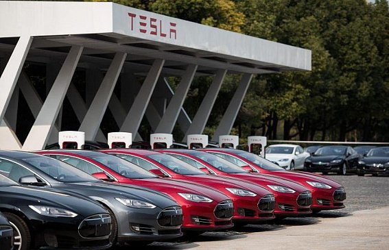 Продажи электромобилей Tesla оказались выше объёмов производства в 2021 году