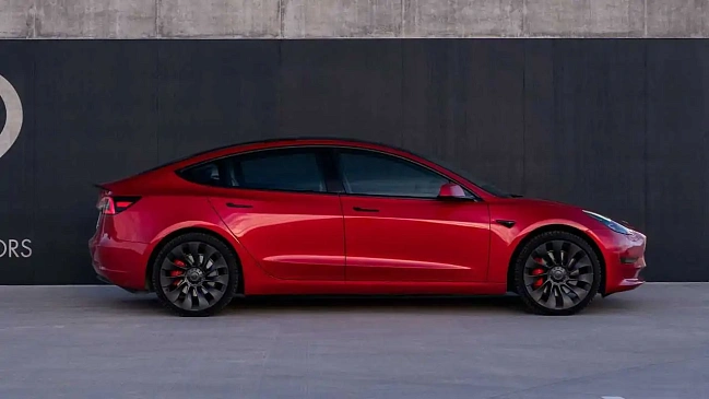 Модернизированная Tesla Model 3 получит инновационные батареи M3P от компании CATL