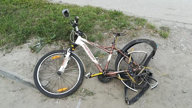 В Новосибирске байкер наехал на велосипедиста