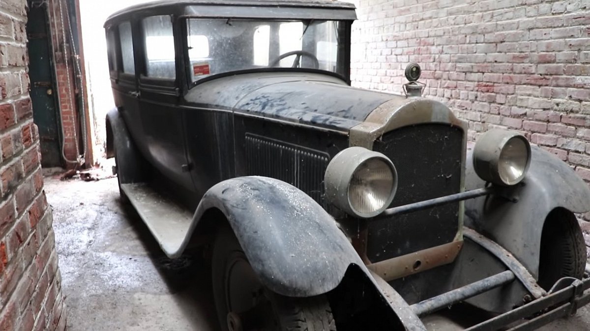 В Филадельфии на заброшенной фабрике обнаружили забытый довоенный Packard