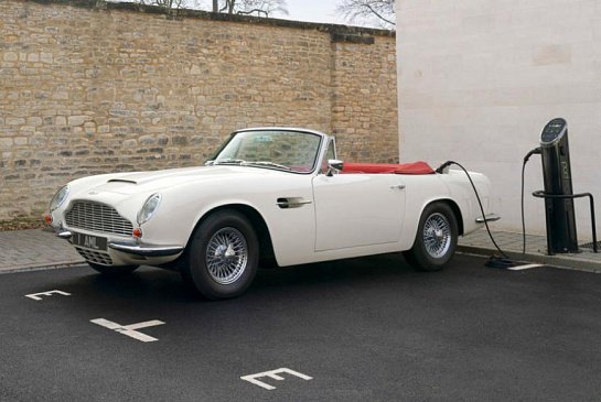 Компания Aston Martin планирует выпускать классические модели на электротяге