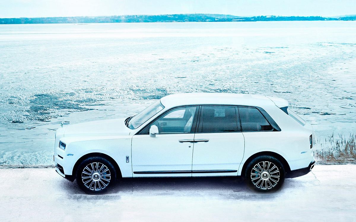 Компания Rolls-Royce представила специальную версию внедорожника Cullinan Frozen Lakes
