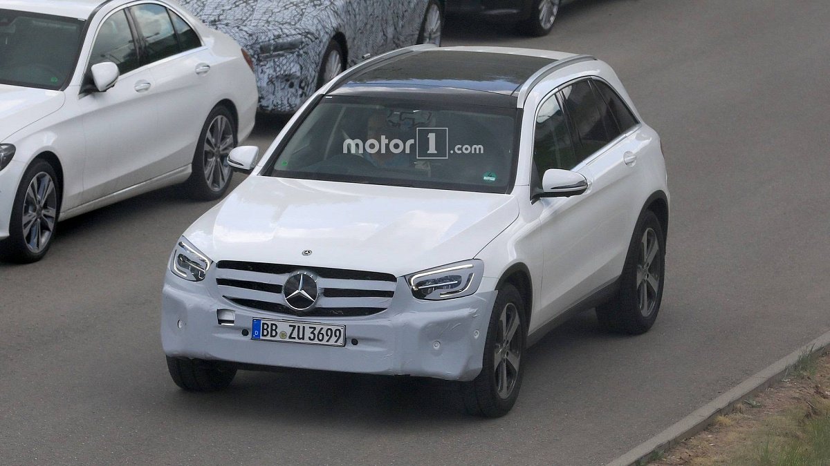 Опубликованы «шпионские» снимки нового Mercedes GLC 
