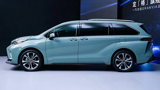 Компания Toyota представила новый минивэн Granvia на базе авто Sienna для рынка КНР