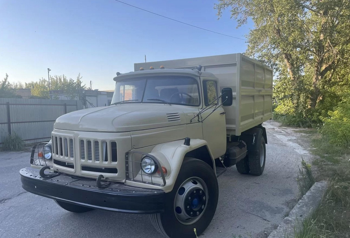 Редкий грузовик из СССР и итальянский суперкар - два уникальных предложения для коллекционеров