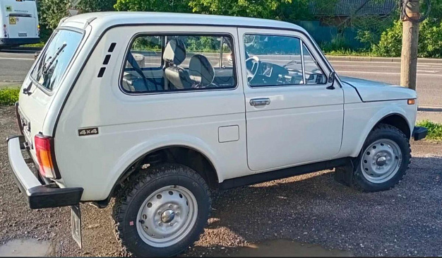 «Капсула времени»: в России за ₽3 млн продают старую «Ниву» с рекордно низким пробегом 