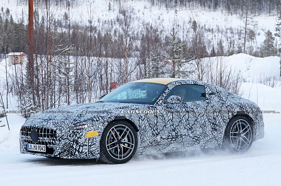 Полноприводный прототип Mercedes-AMG GT 2023 года вышел на тесты по заснеженным дорогам