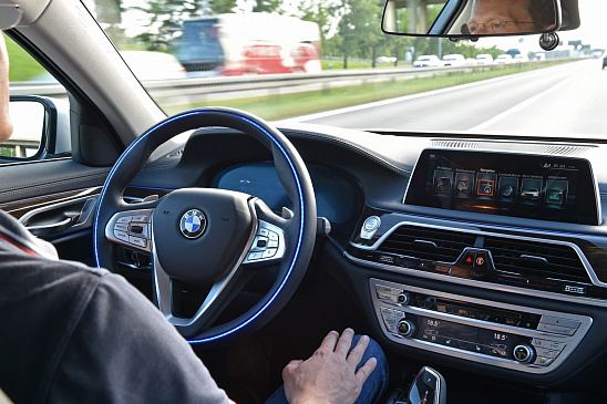 Новый BMW 7 Series приобрел автопилотируемую систему уровня 2 и навигационные карты повышенной четкости