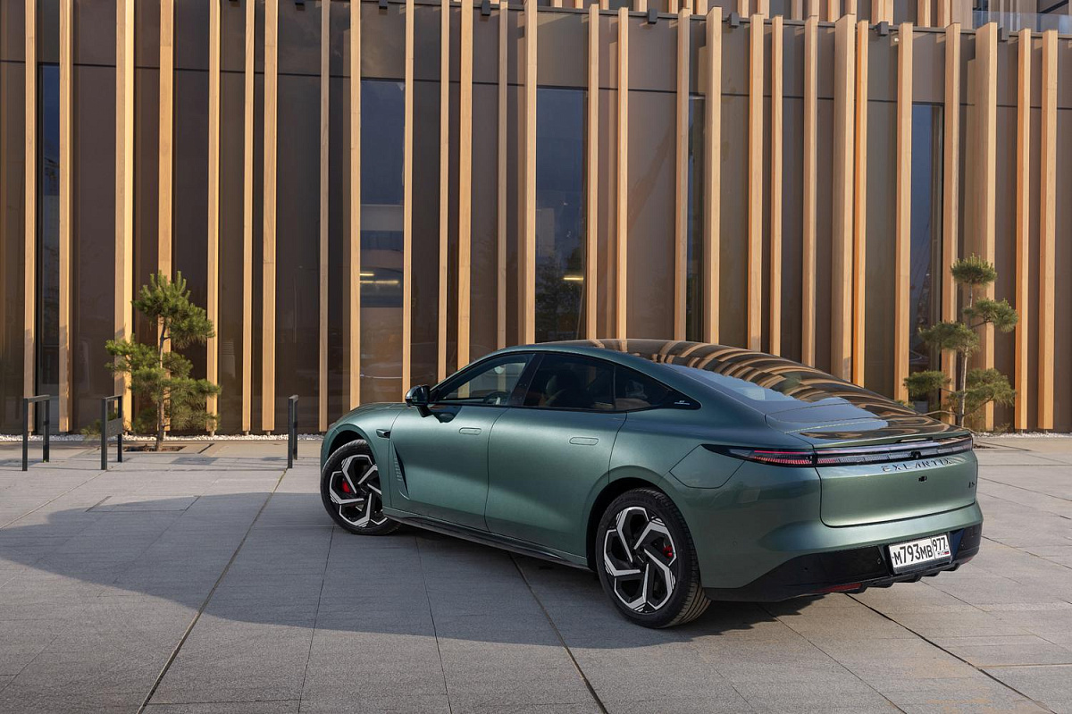 Искусственный интеллект создал этот автомобиль: как Exeed Exlantix ES бросил вызов традициям с Ferrari Искусственный интеллект создал этот автомобиль: как Exeed Exlantix ES бросил вызов традициям с Ferrari