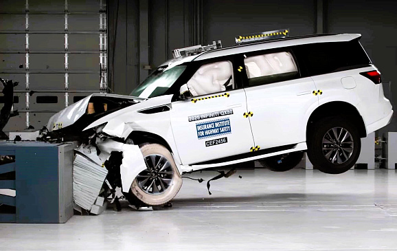 «Бегемот» Infiniti выдержит любые удары: найден самый прочный кроссовер